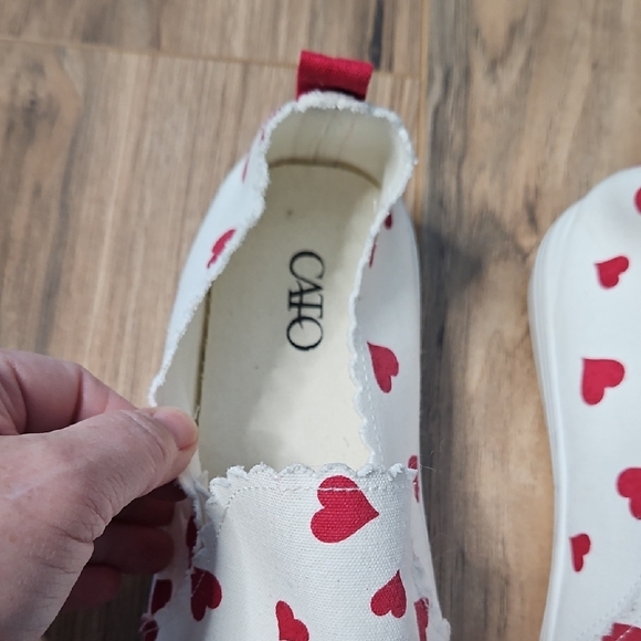 Cato Women’s White with Red Heart Pattern Slip On Loafer Flat Shoes 10M - Picture 2 of 10